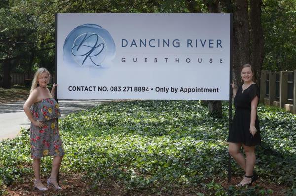 Dancing River Guesthouse เฟเรนนิงิง ภายนอก รูปภาพ